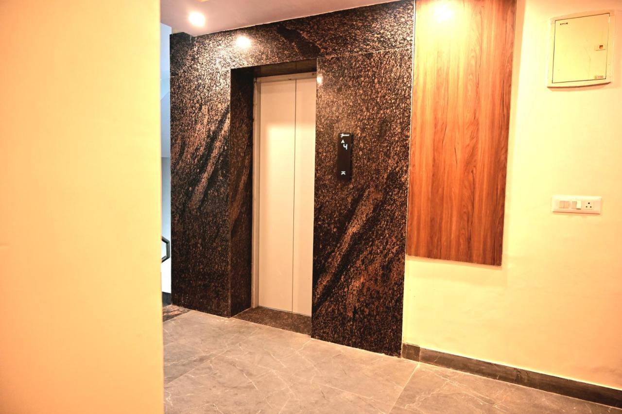 The Sarai, Hotel *