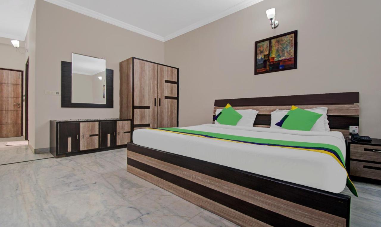 Treebo Maharaja Residency Family