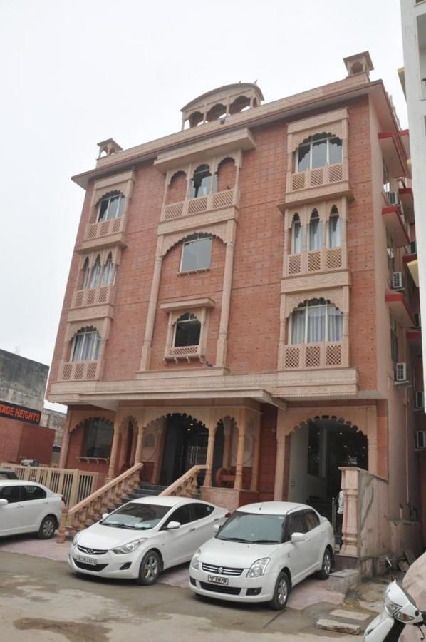 Capital O 11744 Heritage Heights 3*
