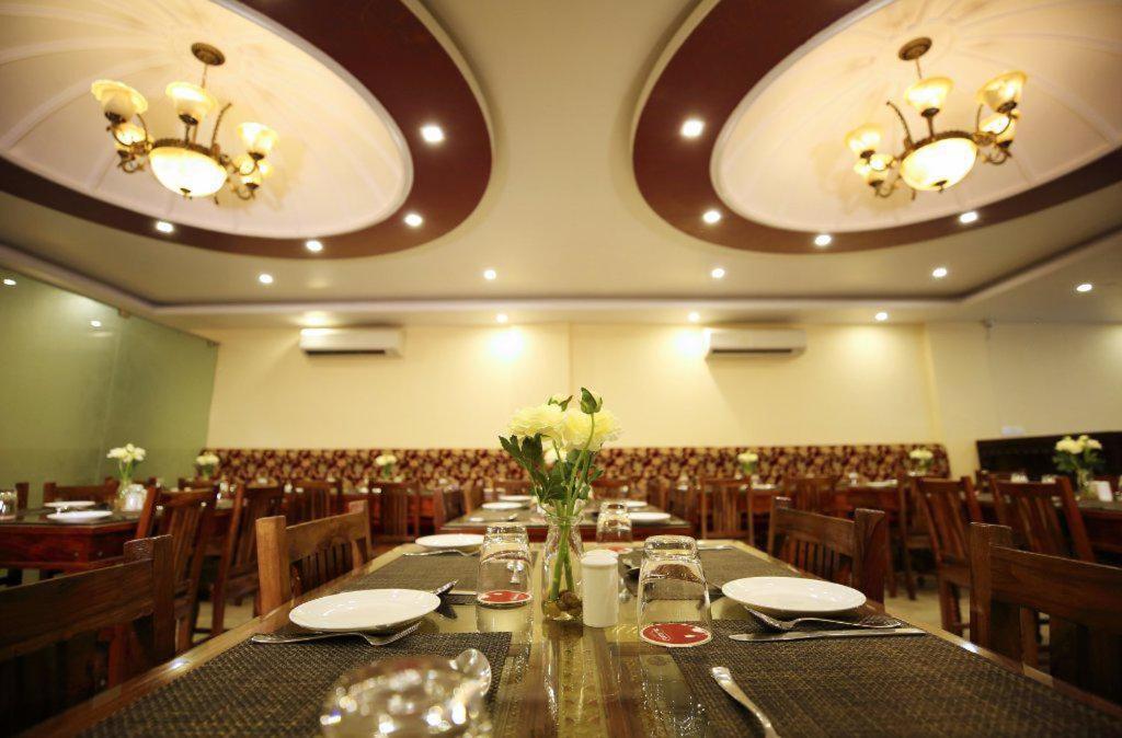 Capital O 11744 Heritage Heights Hotel
