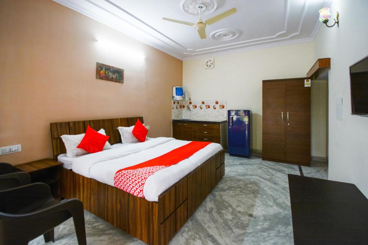 Hotel Oyo Pink 3*