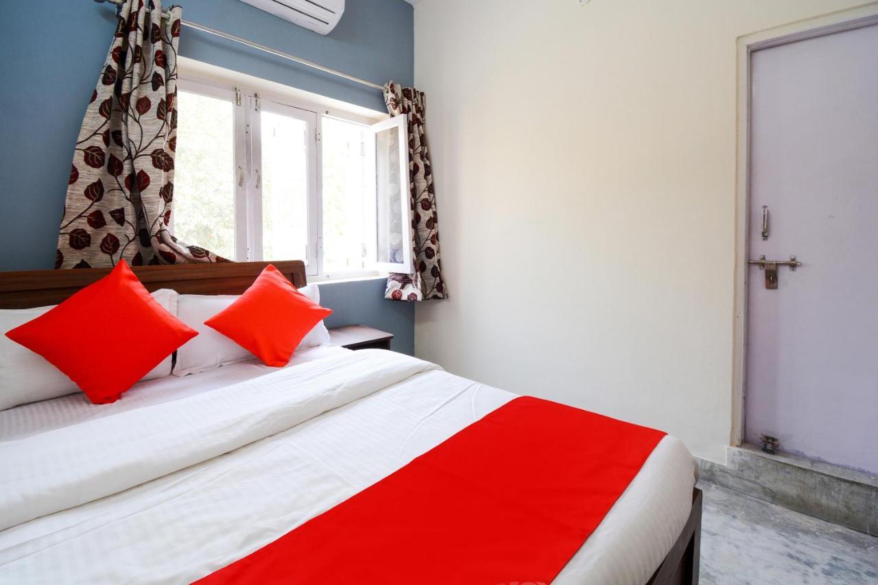 Hotel Oyo Pink 3*