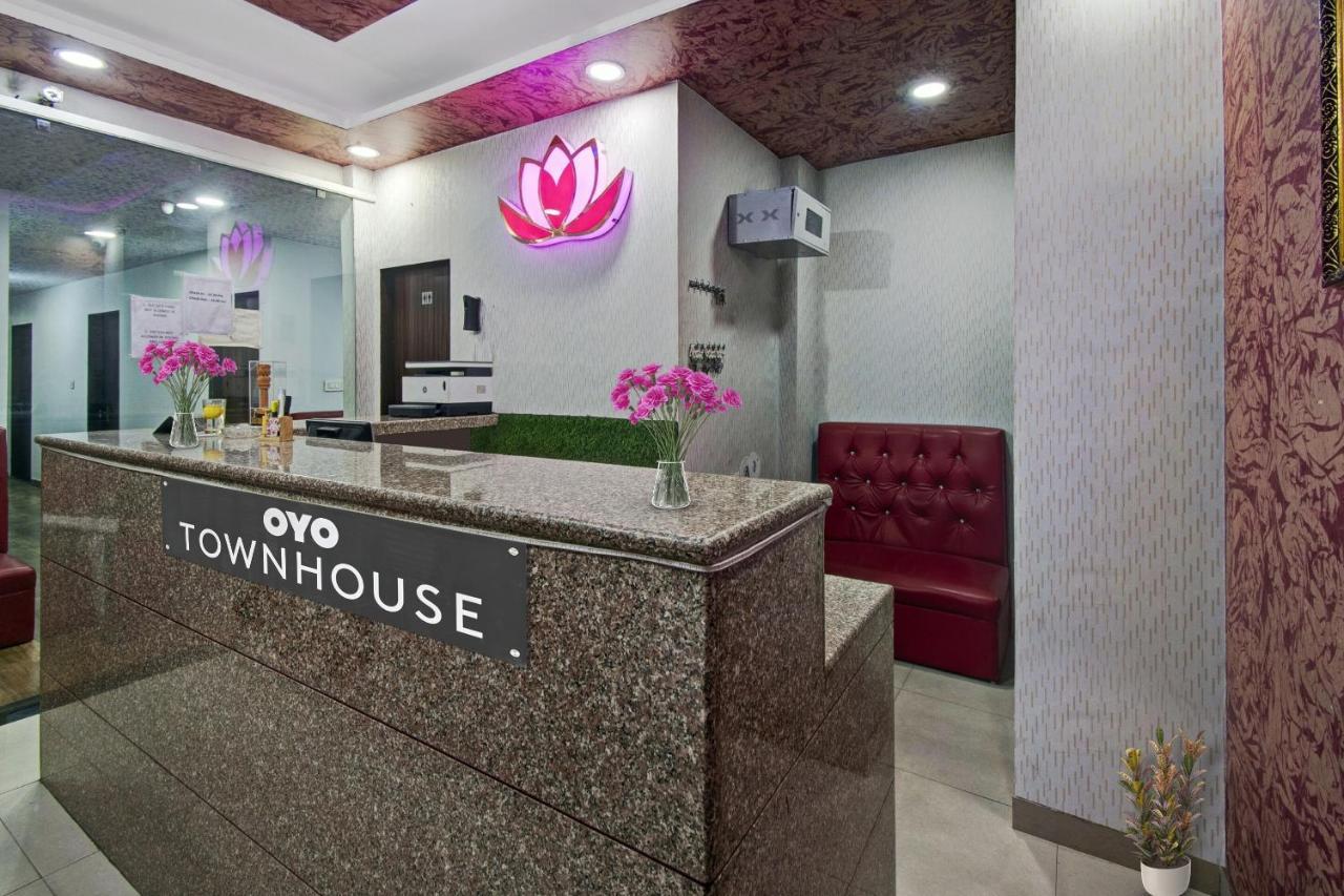Hotel Townhouse The Lotus