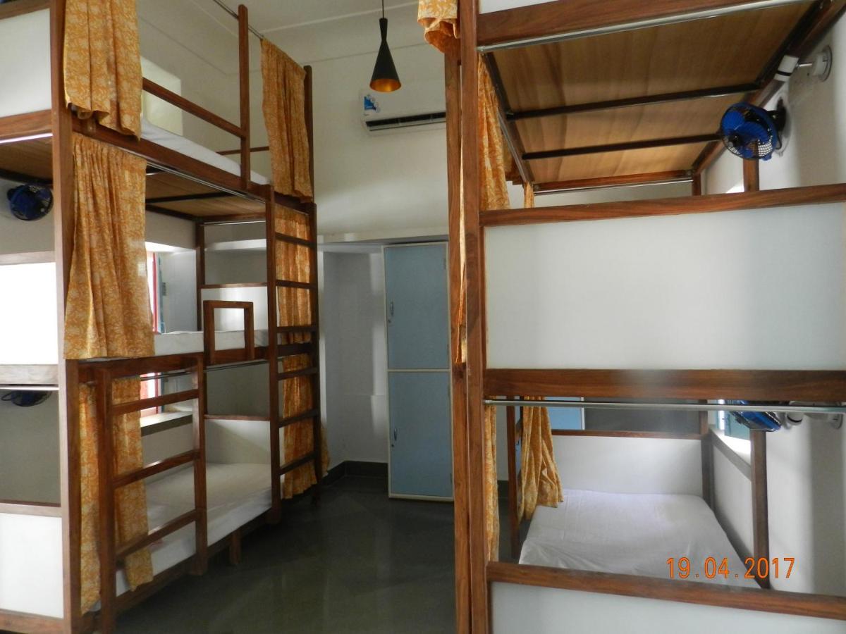 Jantar Hostel