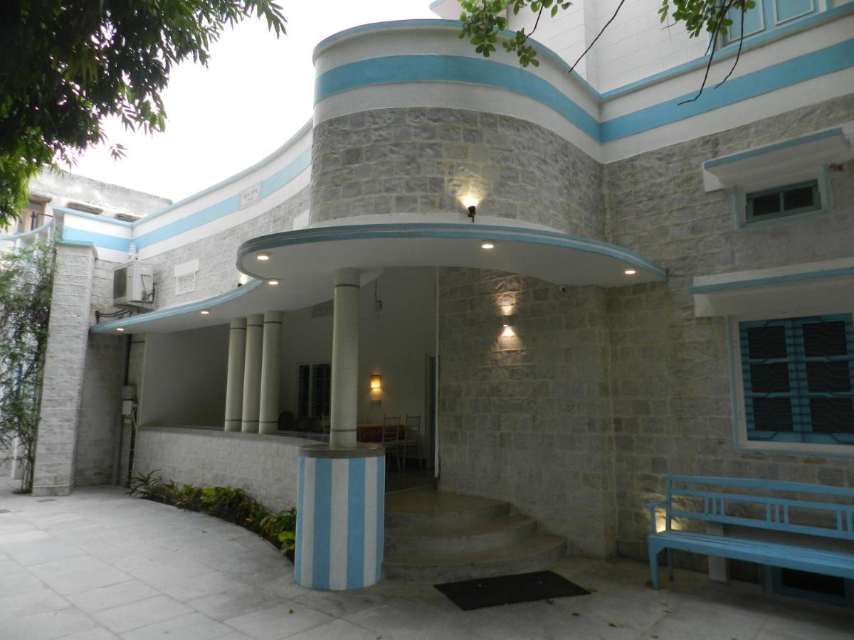 Jantar Hostel *