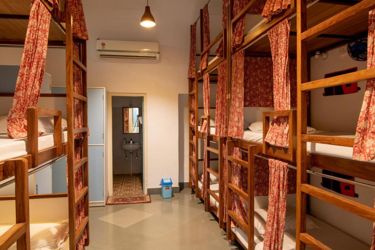 Hostel Jantar *
