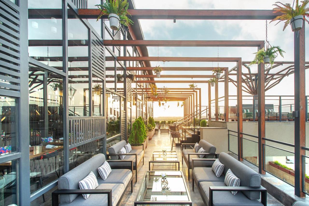 Hotel Lemon Tree Premier, 4*