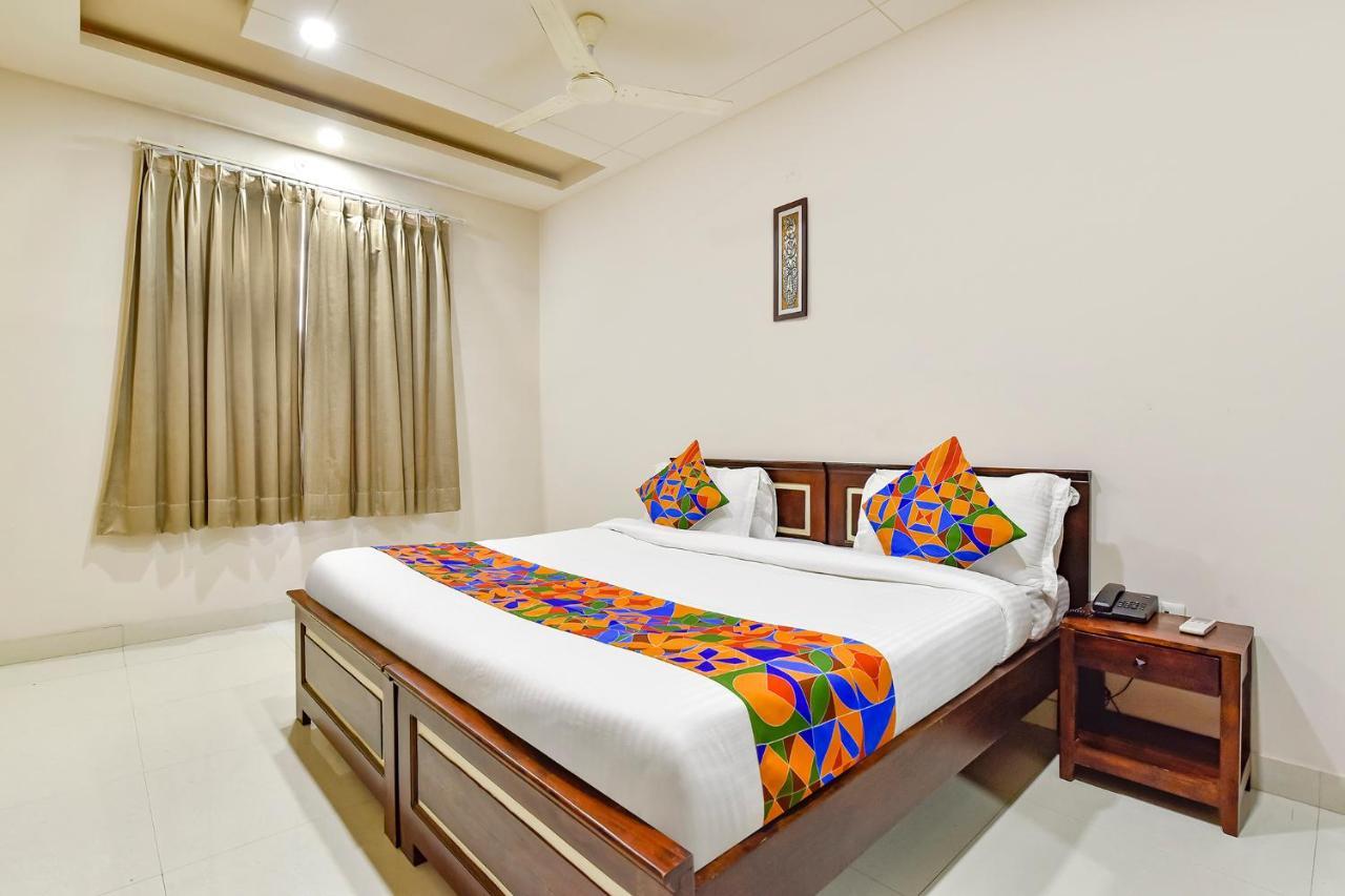 Fabhotel Gurukripa Hotel