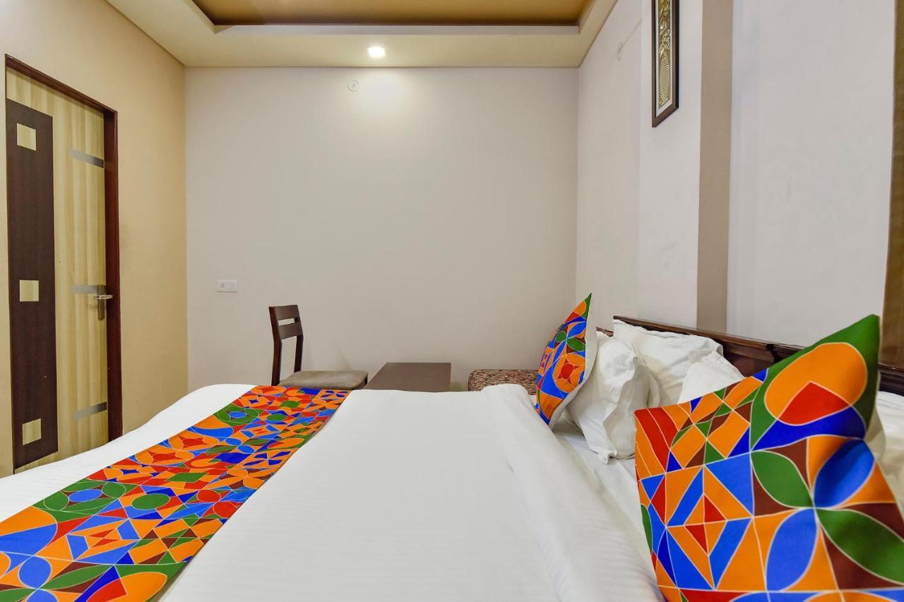 Hotel Fabhotel Gurukripa 3*