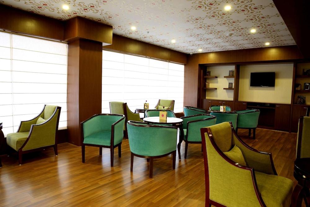 Hotel Lemon Tree Premier, 4*
