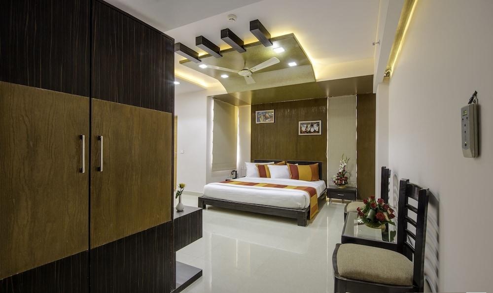 Hotel Yash Regency 3*