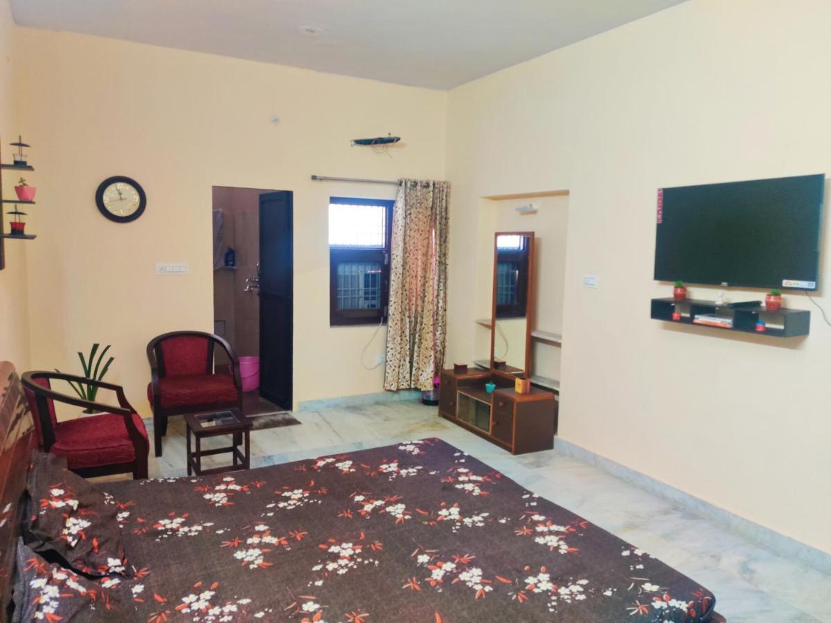 Luxurious 3bhk Urban Retreat Apartment *