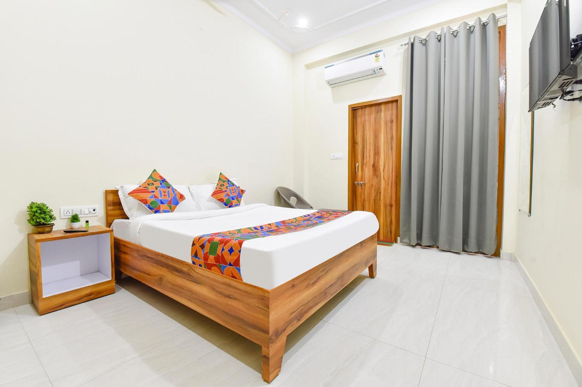 Hotel Oyo 82116 24a 7 Living Jaipur