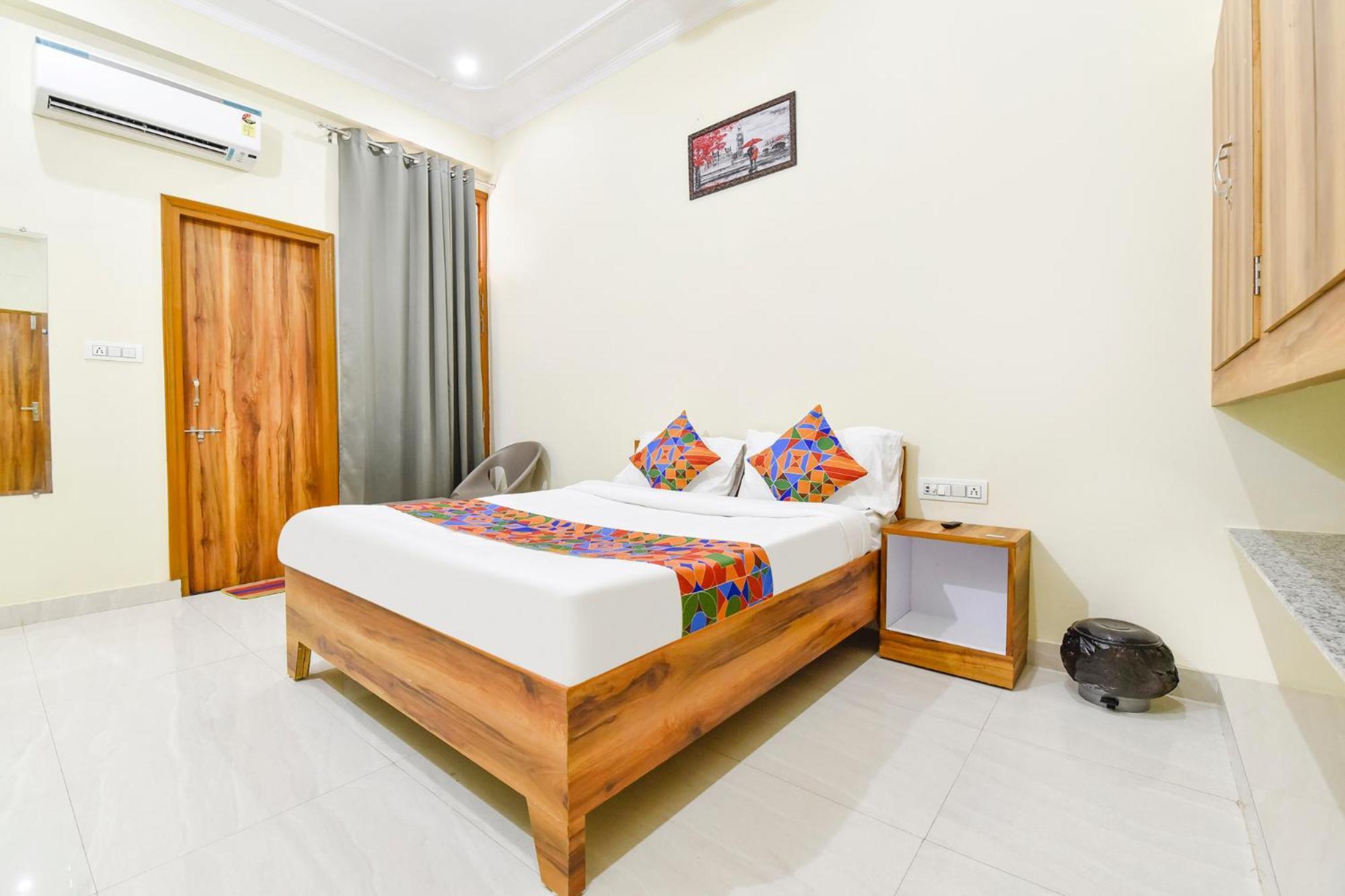 Hotel Oyo 82116 24a 7 Living