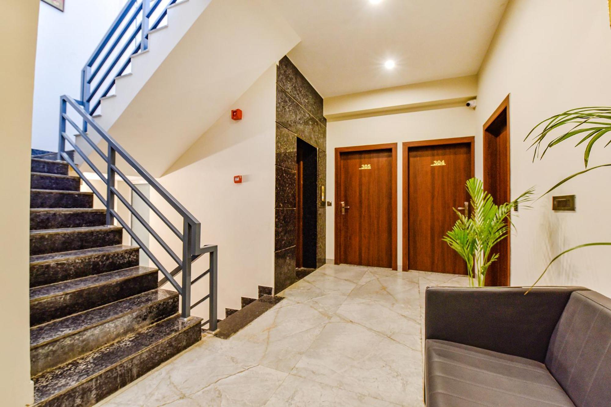 Hotel Fabhotel Pravaasam Residency