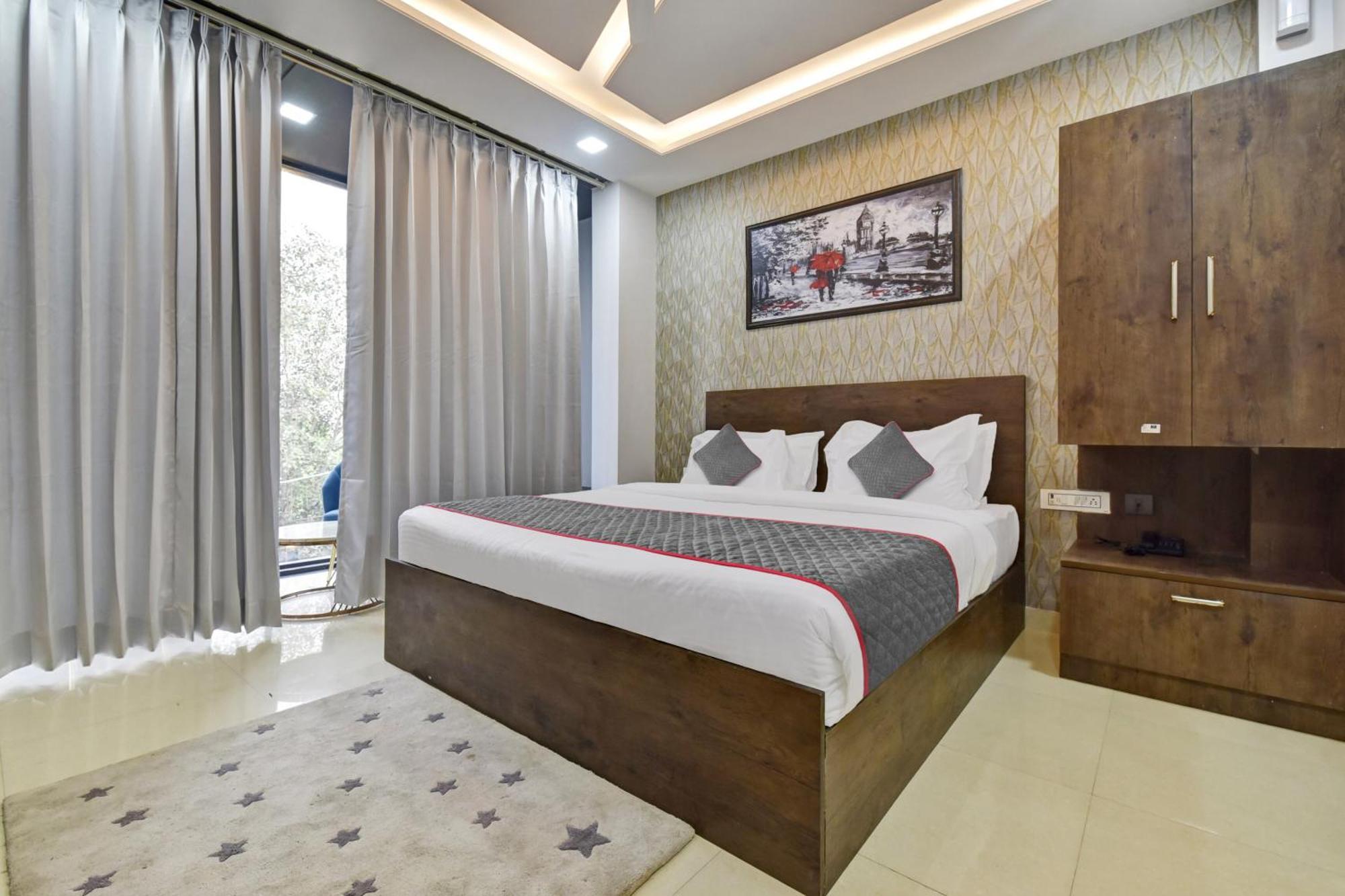 Hotel O Priyaj 3*