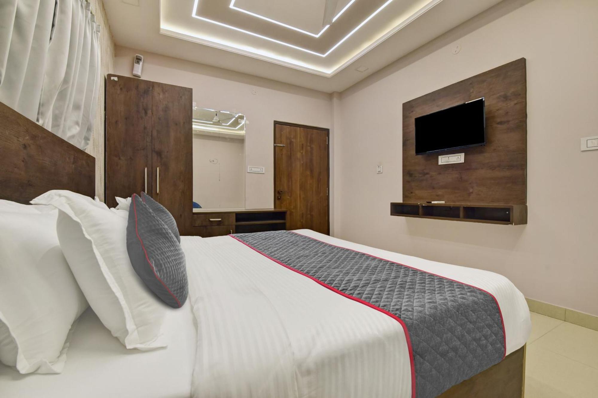 Hotel O Priyaj 3*