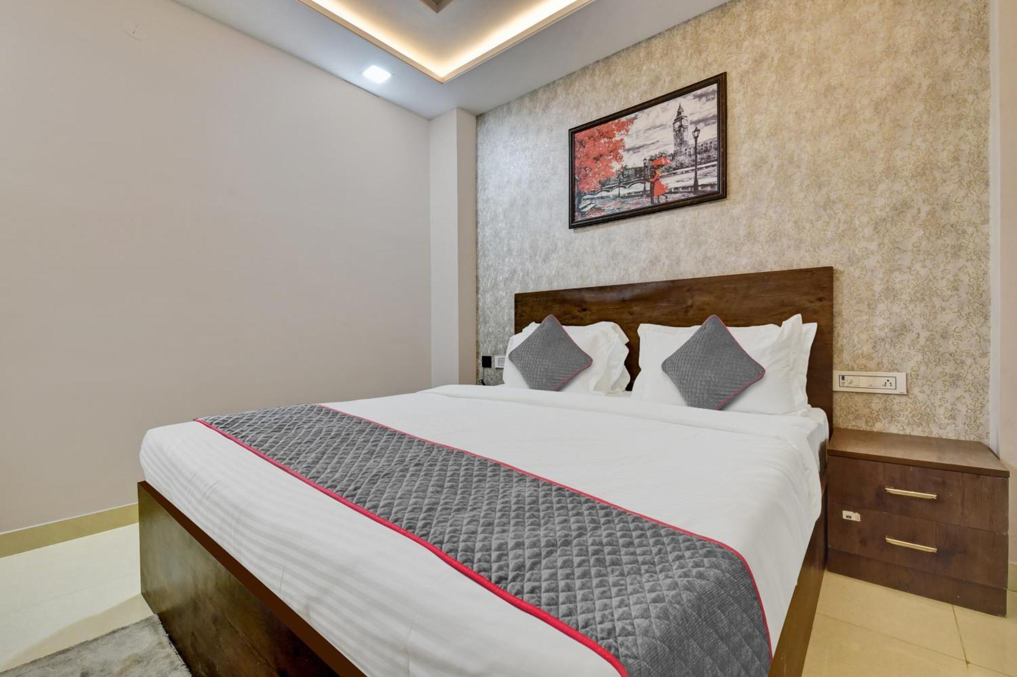 Hotel O Priyaj 3*