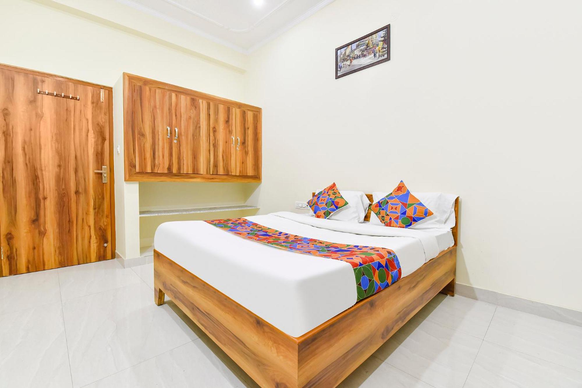 Oyo 82116 24a 7 Living Hotel Jaipur