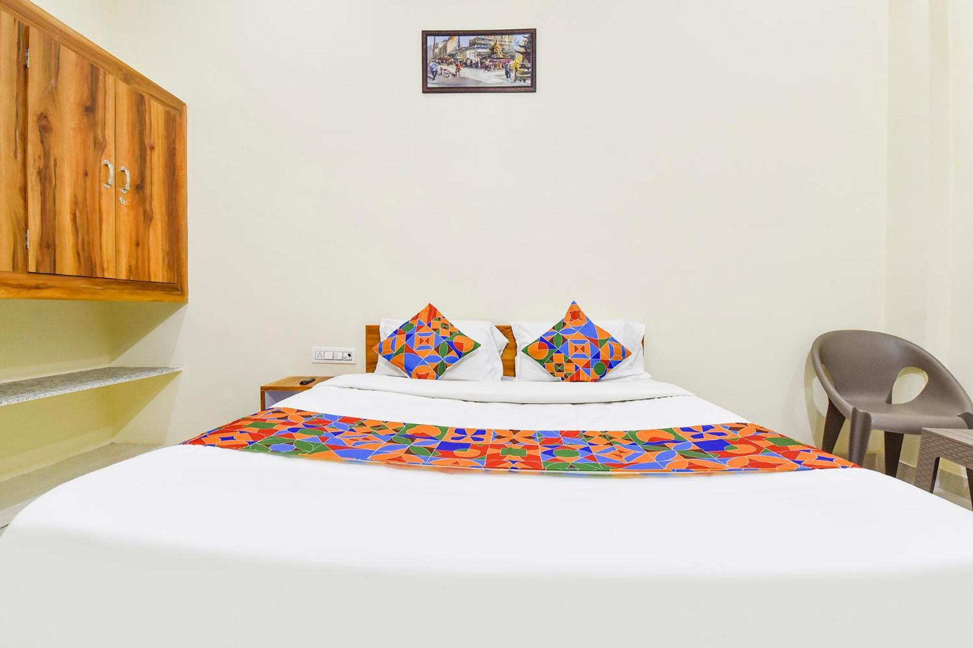 Hotel Oyo 82116 24a 7 Living Jaipur