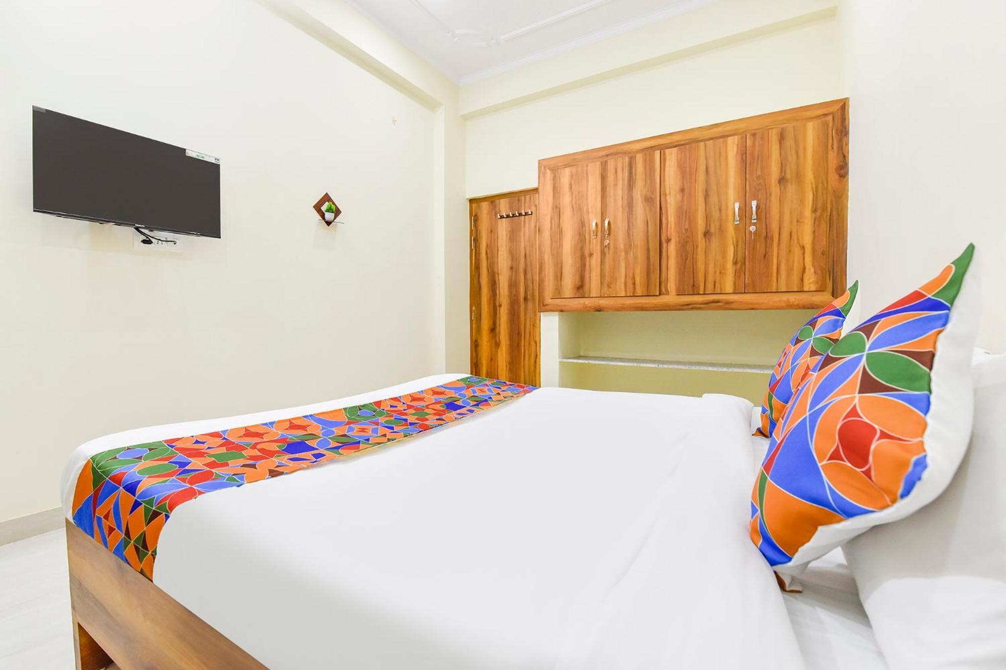 Oyo 82116 24a 7 Living Hotel Jaipur