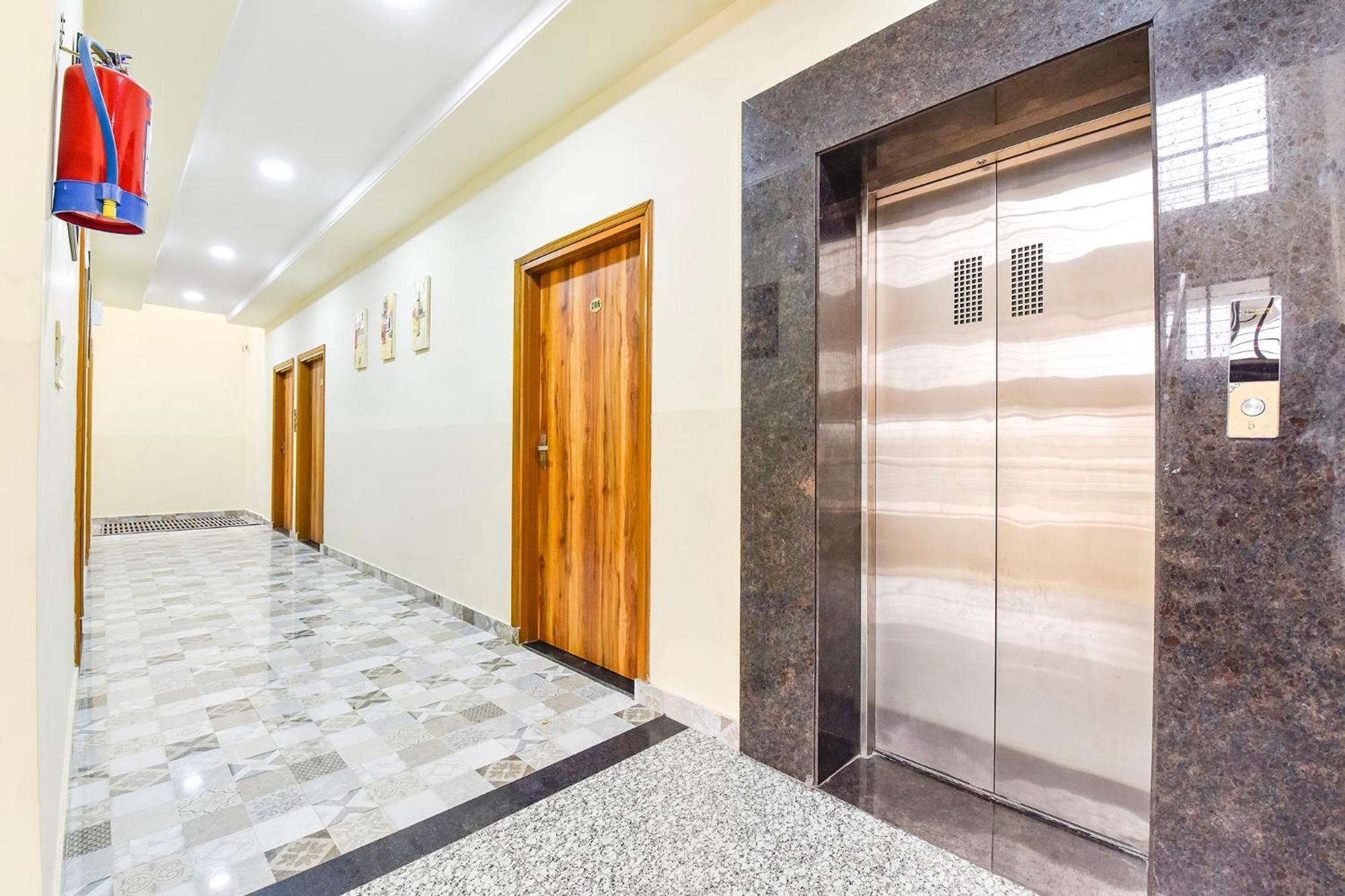Oyo 82116 24a 7 Living Jaipur