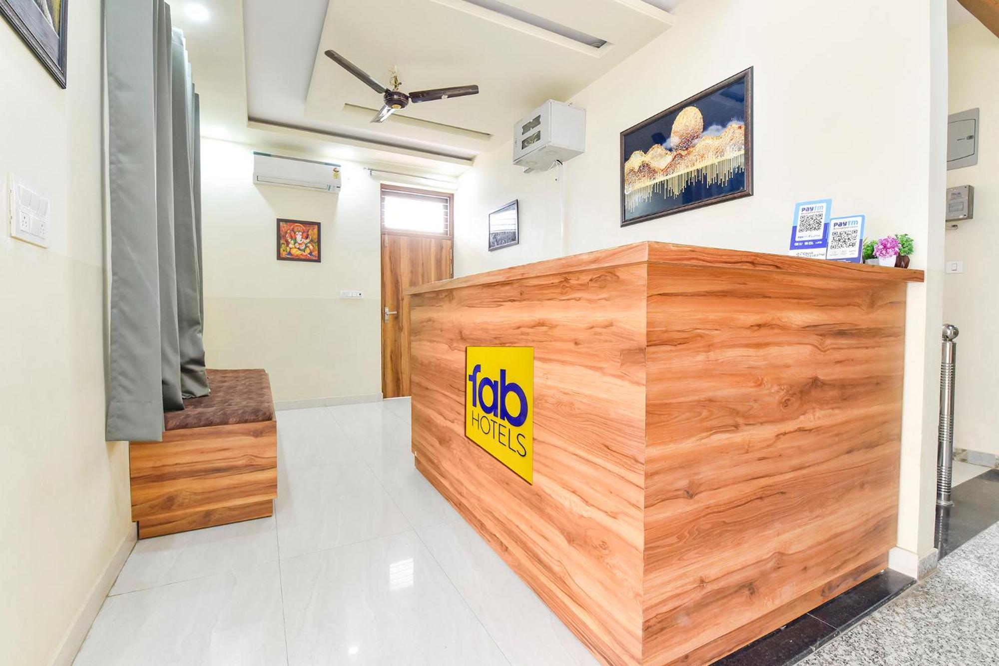 Oyo 82116 24a 7 Living Hotel