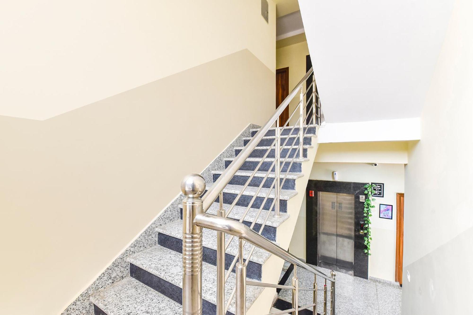 Oyo 82116 24a 7 Living Hotel Jaipur