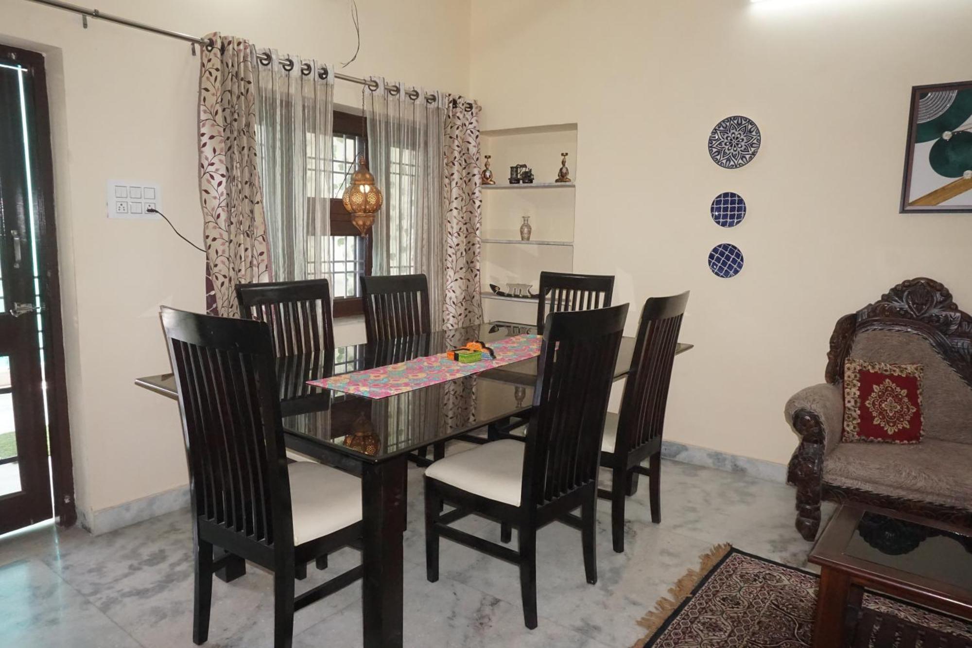 Luxurious 3bhk Urban Retreat *