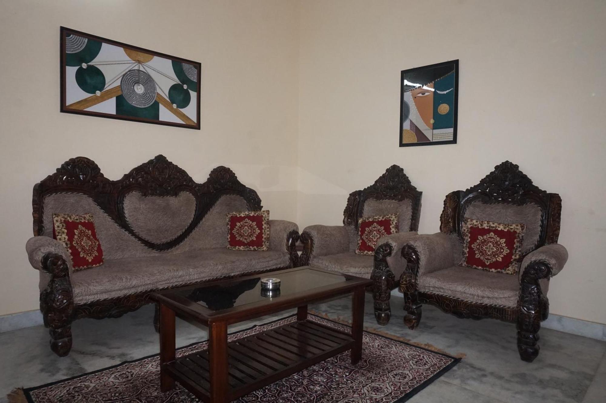 Apartment Luxurious 3bhk Urban Retreat *