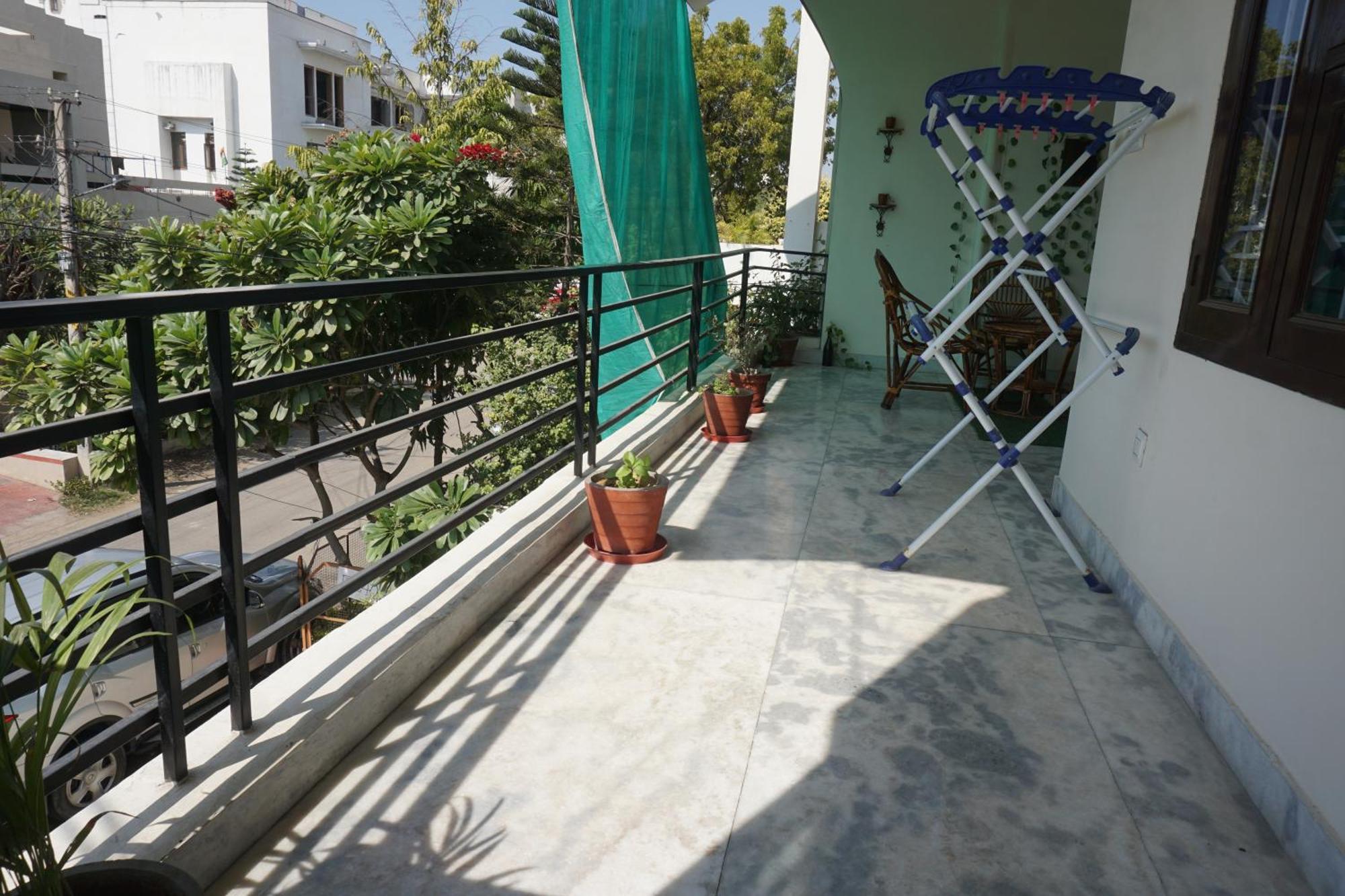 Luxurious 3bhk Urban Retreat *