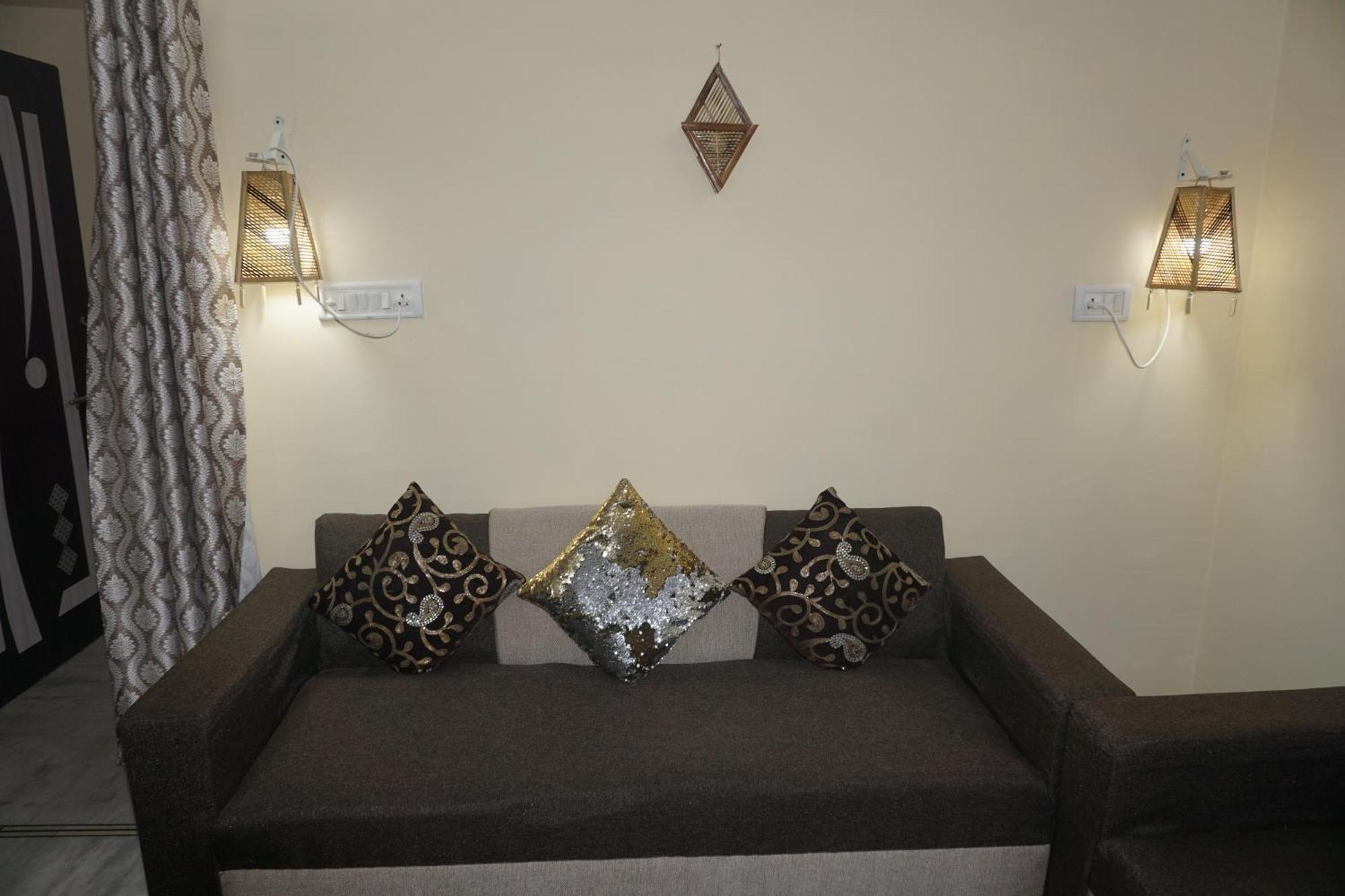 Luxurious 3 Bhk Independent Cozy Corner Apartment *