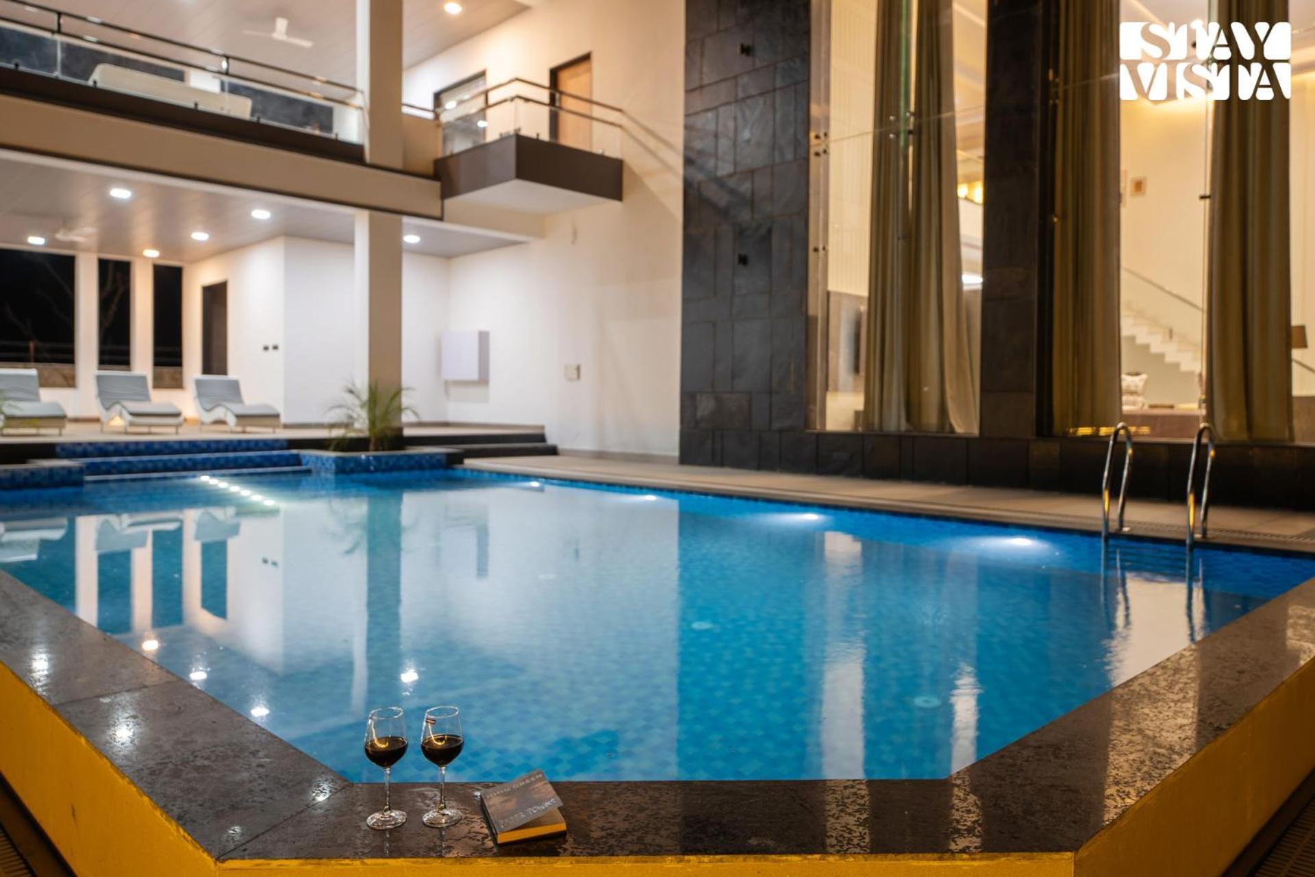 Stayvista's Avadh Vatika - Mountain-view With Outdoor Pool, Lawn Featuring A Gazebo & Bar Villa