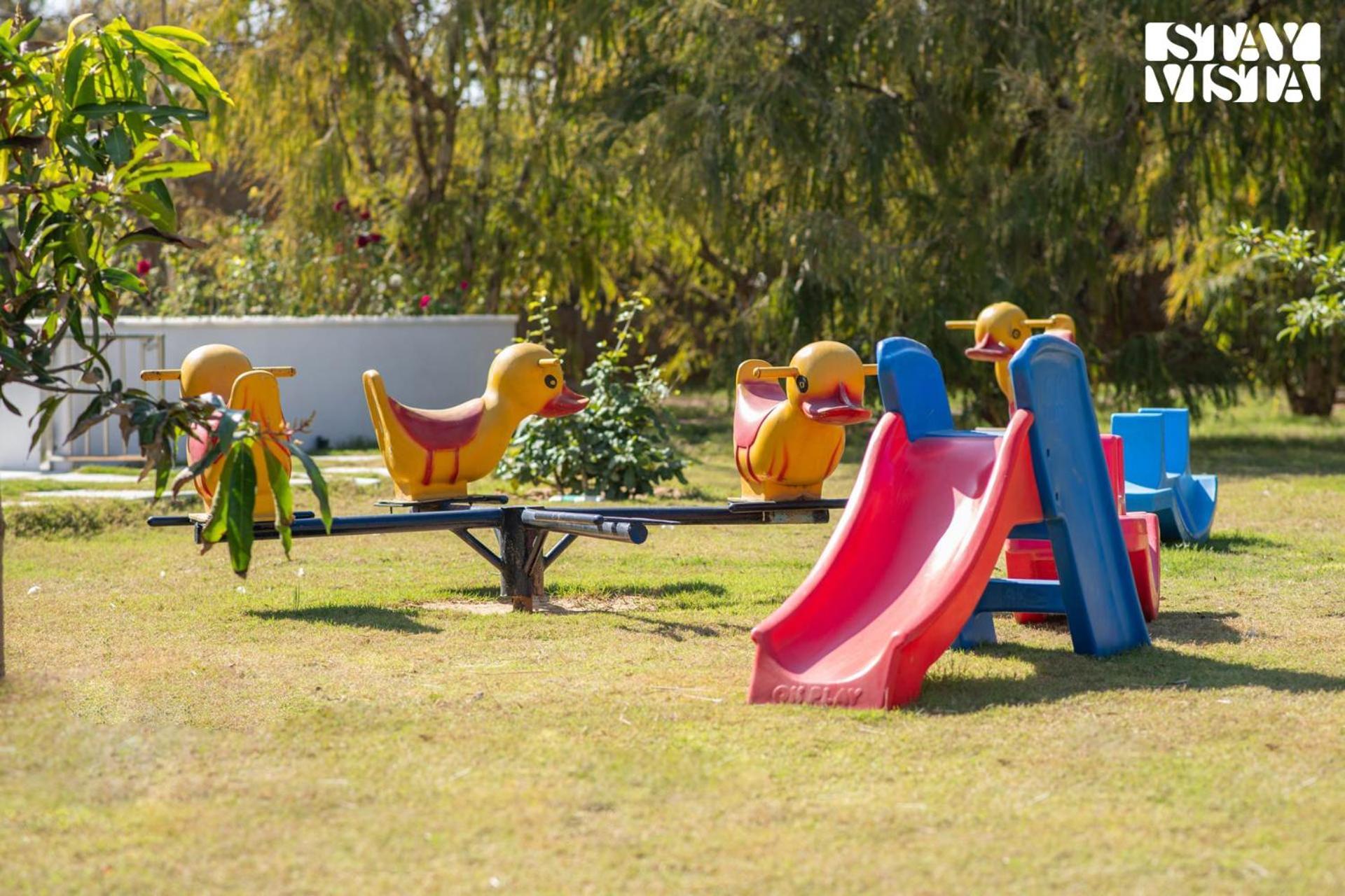 Stayvista's Avadh Vatika - Mountain-view With Outdoor Pool, Lawn Featuring A Gazebo & Bar