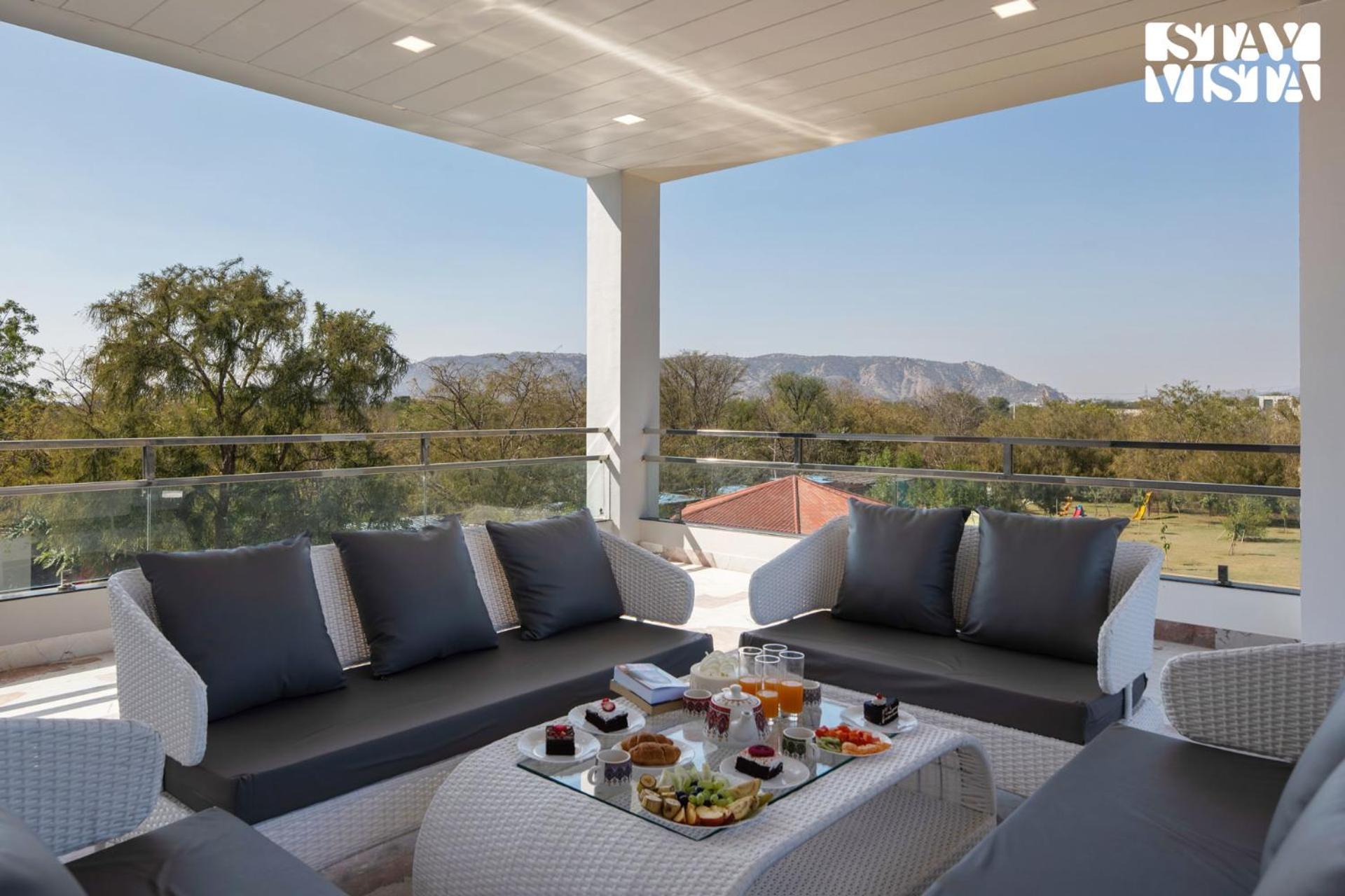 Villa Stayvista's Avadh Vatika - Mountain-view With Outdoor Pool, Lawn Featuring A Gazebo & Bar