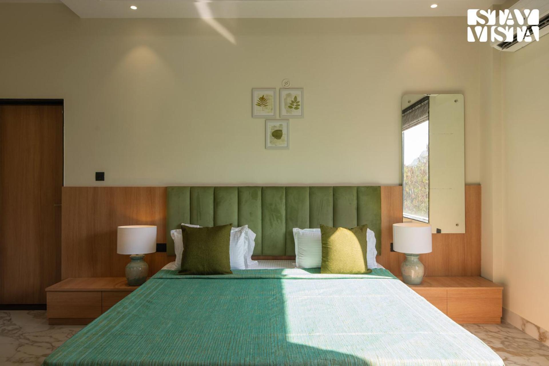 Stayvista's Avadh Vatika - Mountain-view With Outdoor Pool, Lawn Featuring A Gazebo & Bar Villa