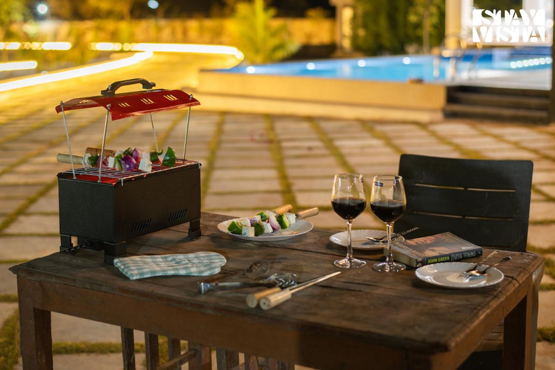 Stayvista's Avadh Vatika - Mountain-view With Outdoor Pool, Lawn Featuring A Gazebo & Bar Villa