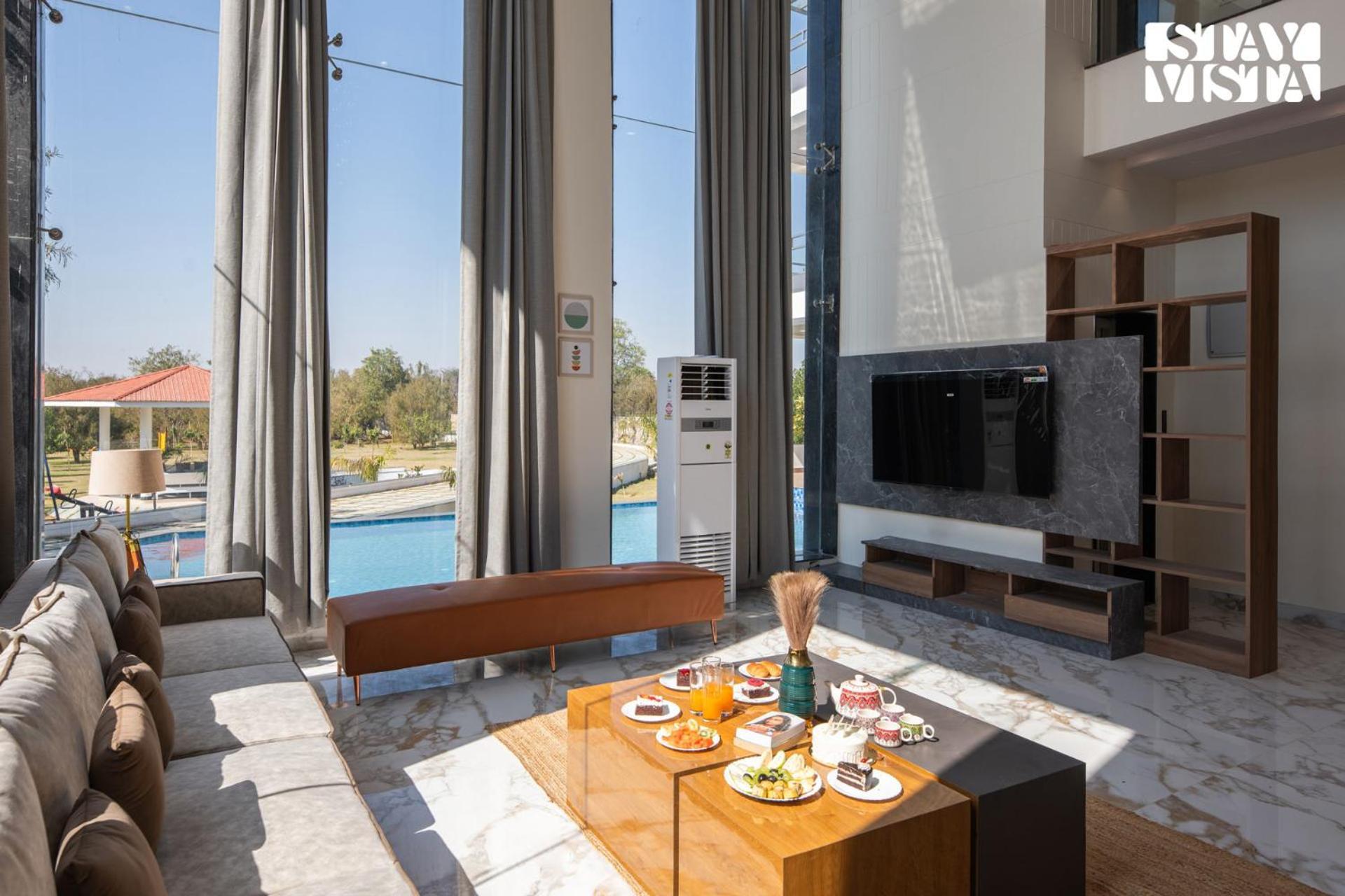 Stayvista's Avadh Vatika - Mountain-view With Outdoor Pool, Lawn Featuring A Gazebo & Bar Villa