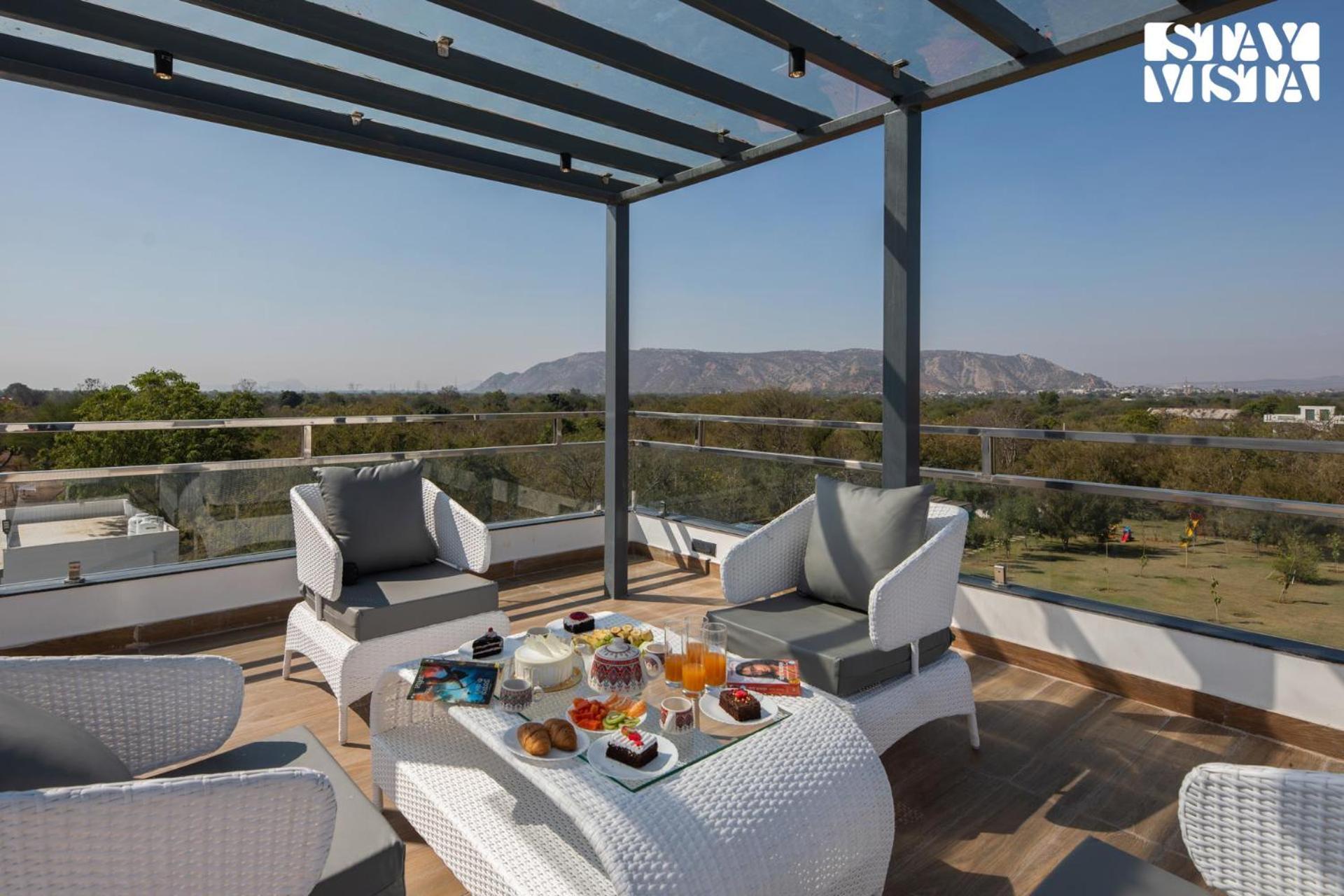 Villa Stayvista's Avadh Vatika - Mountain-view With Outdoor Pool, Lawn Featuring A Gazebo & Bar Jaipur