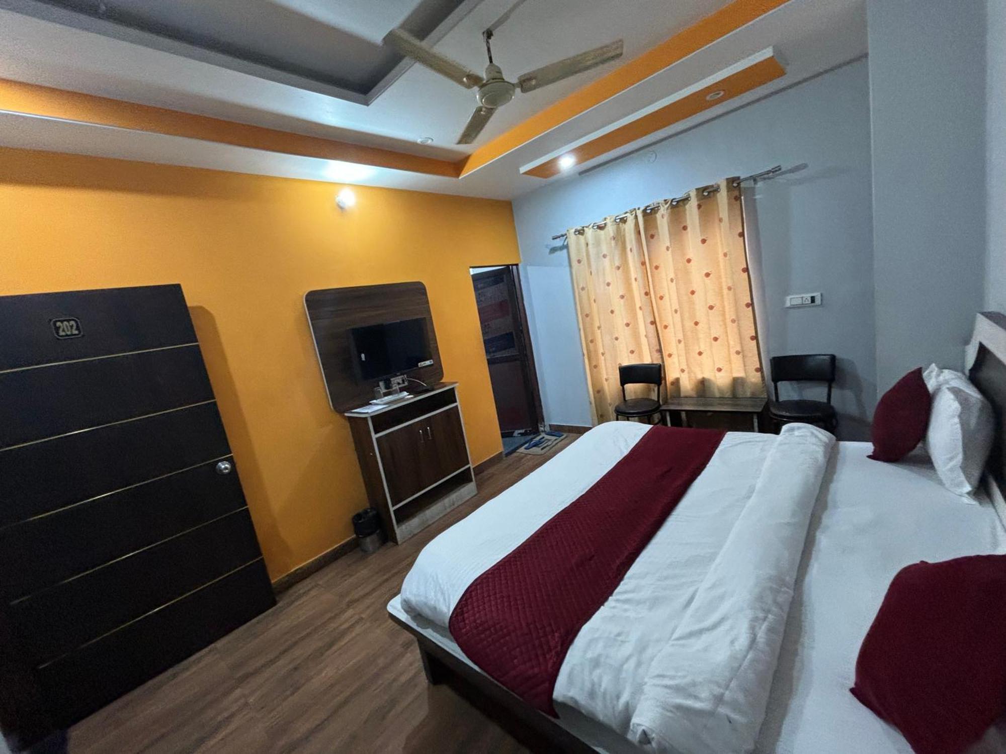 Lakhdatar Palace Hotel 3*