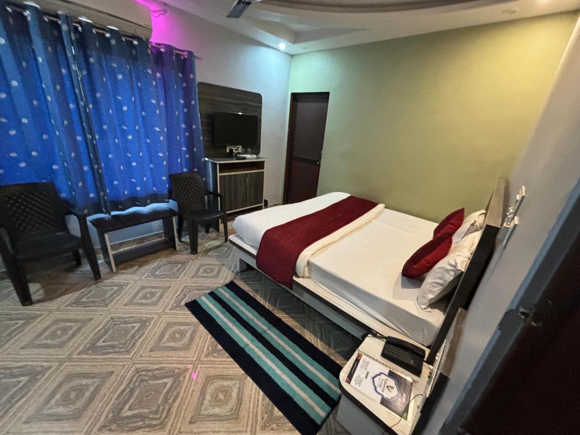 Lakhdatar Palace Hotel 3*