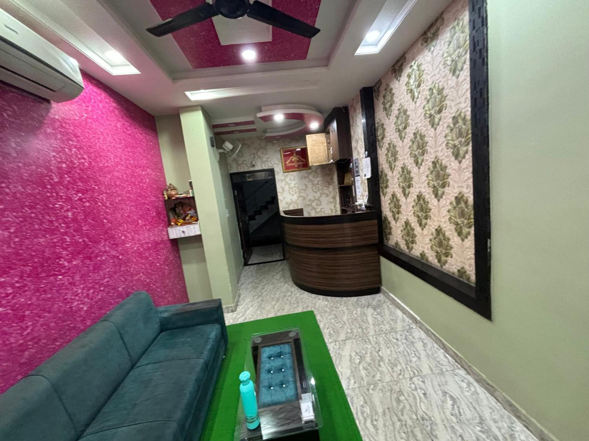Hotel Lakhdatar Palace