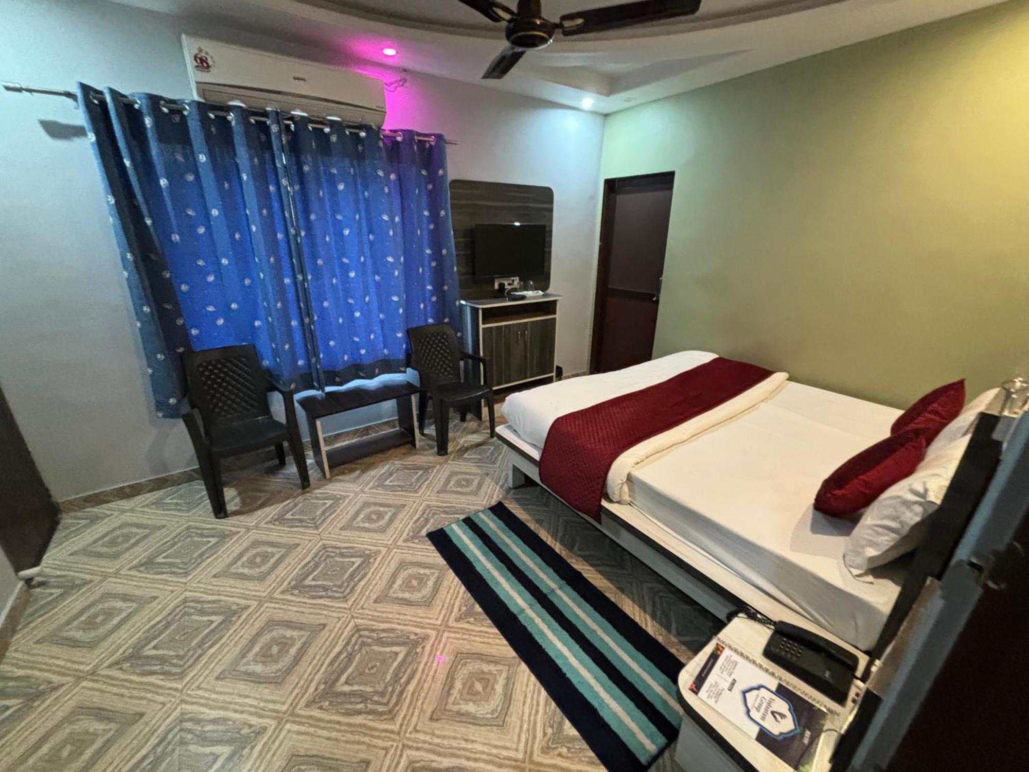 Lakhdatar Palace 3*