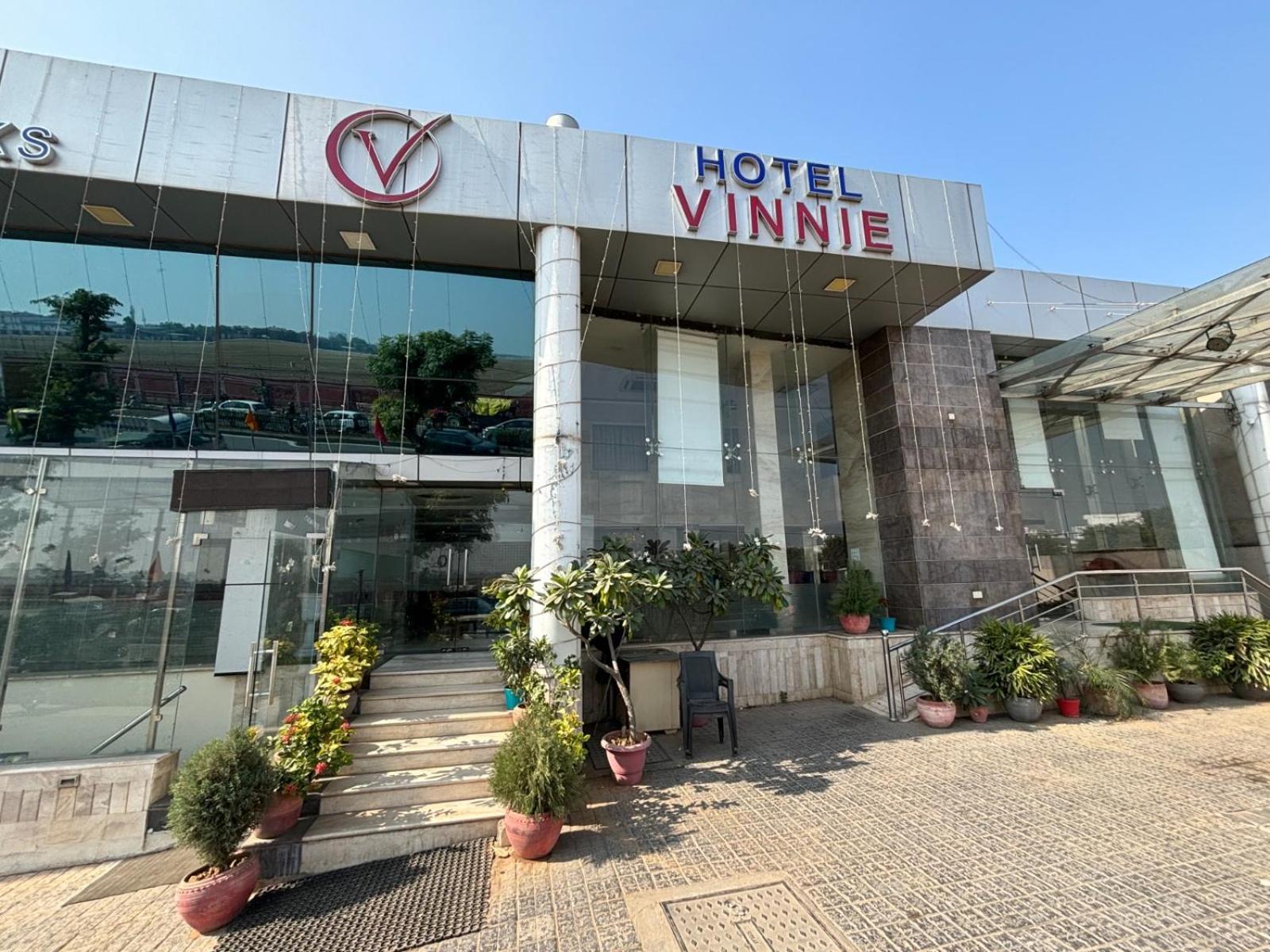 Treebo Premium Vinnie Hotel