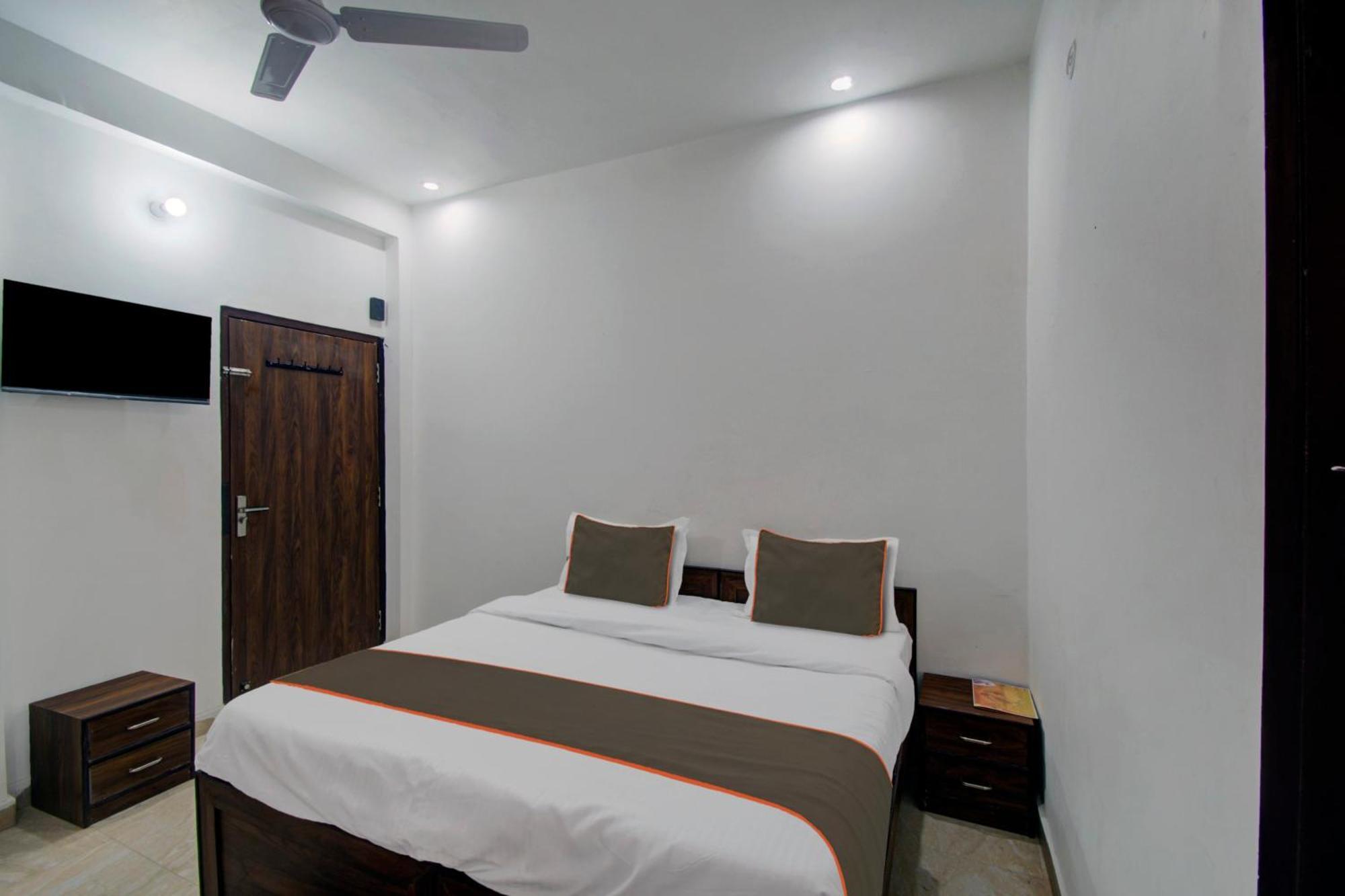 Oyo 82094 Saras Jaipur