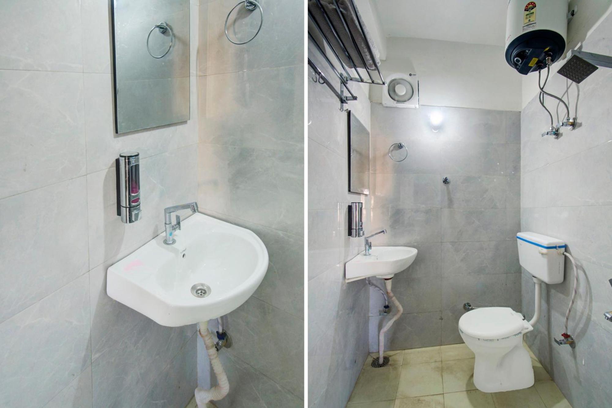 Oyo 82094 Saras 4*