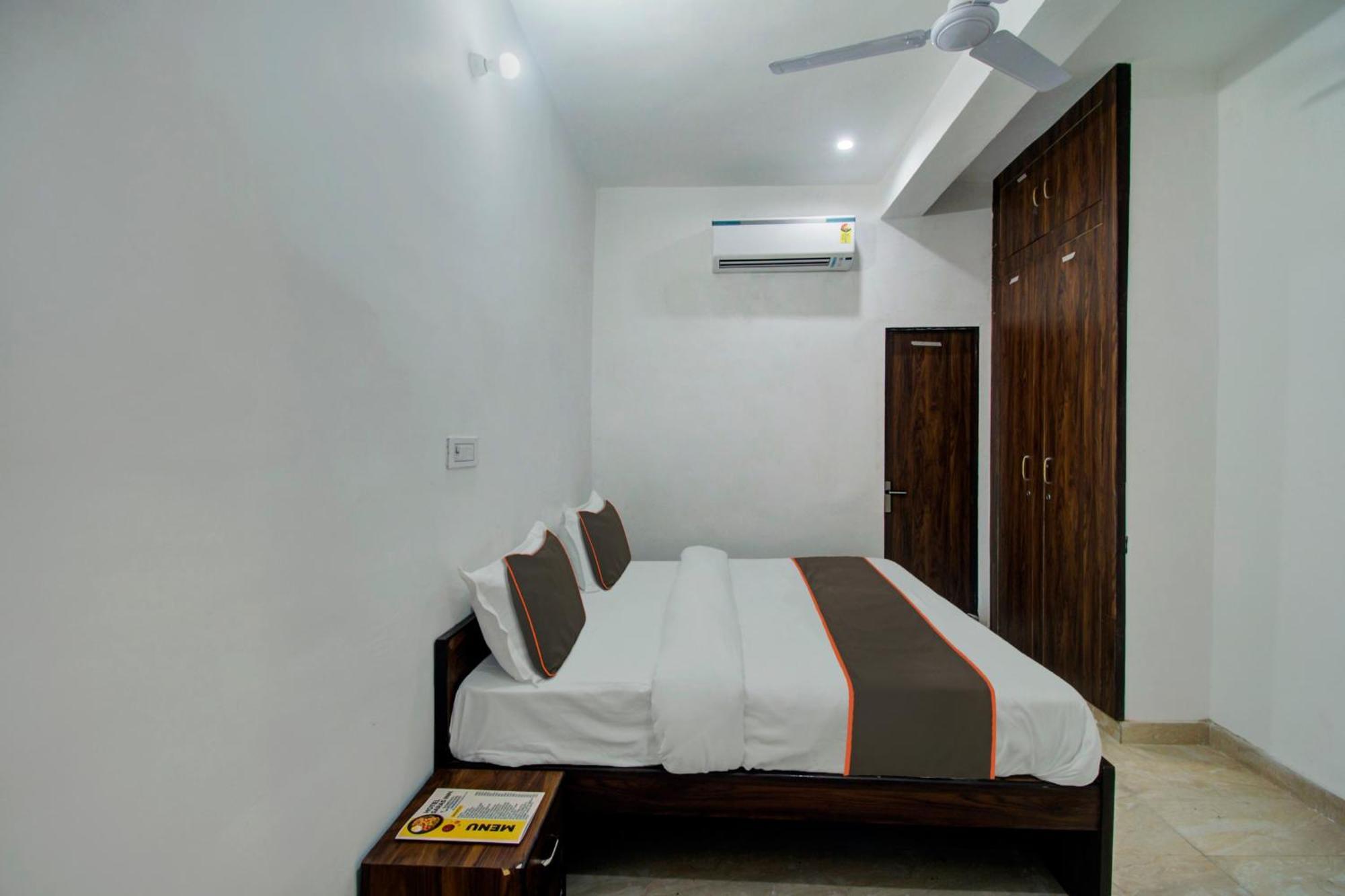 Hotel Oyo 82094 Saras