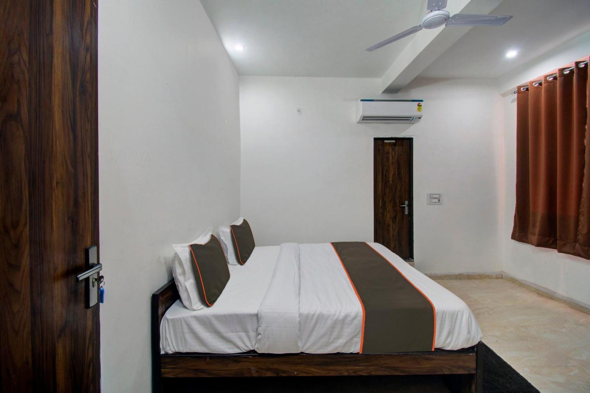 Oyo 82094 Saras 4* Jaipur