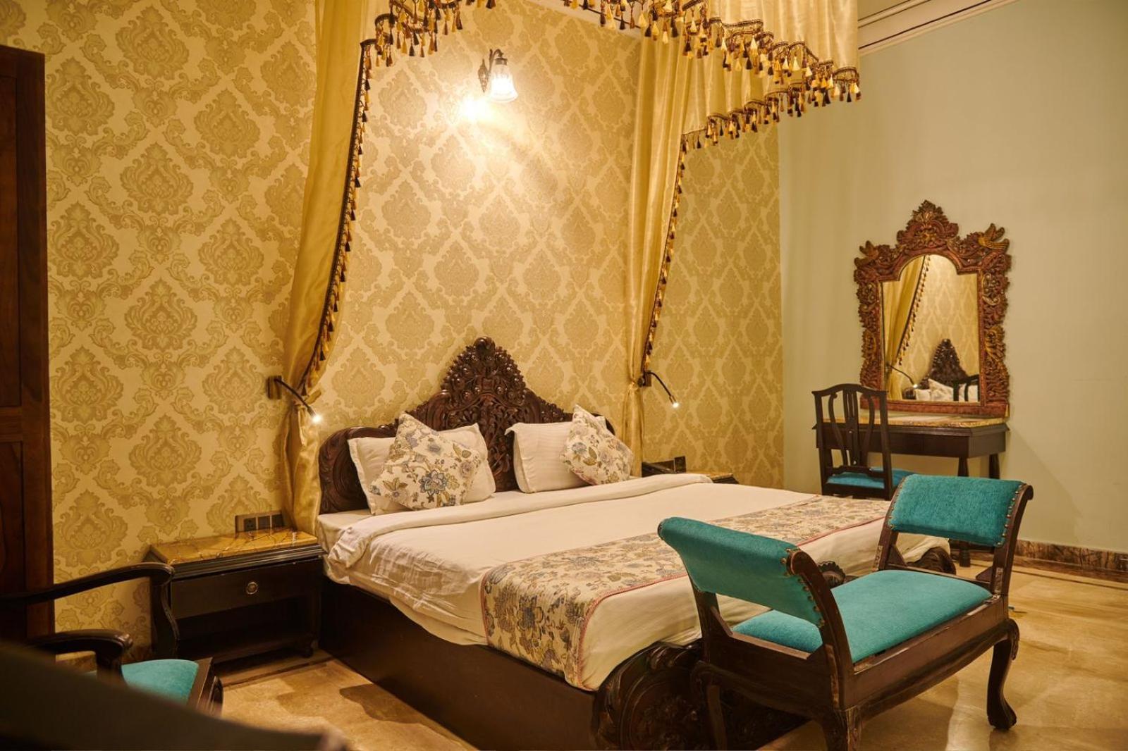 Hotel Welcomheritage Traditional Haveli 4*