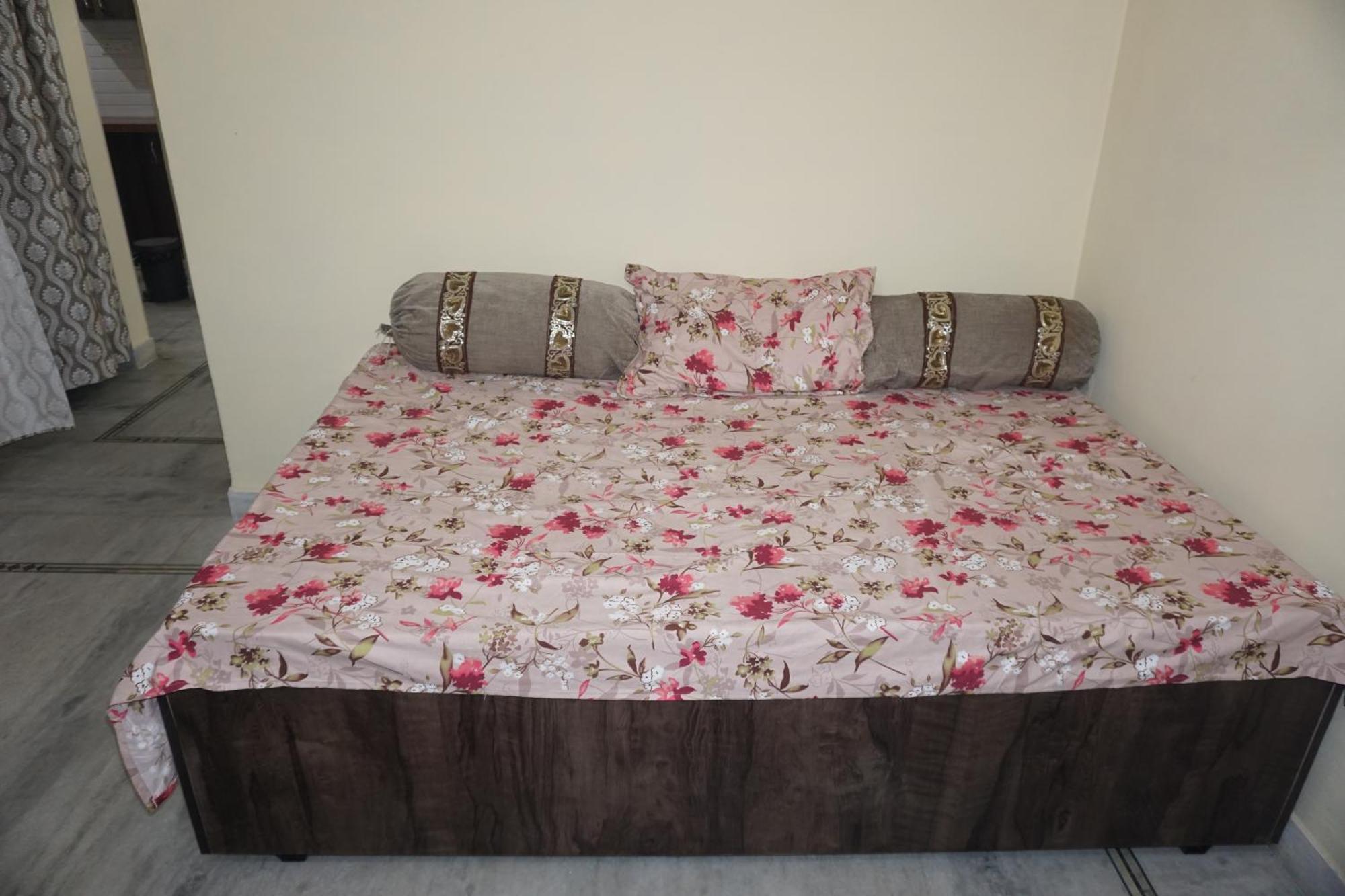 Luxurious 3 Bhk Independent Cozy Corner Apartment *